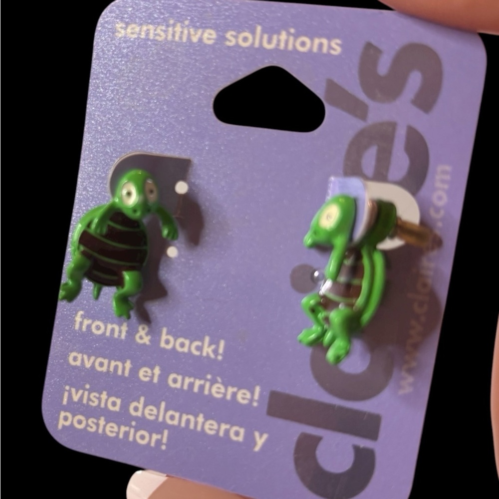 Girl’s Green Turtle 2pc Dangle Earrings. NEW